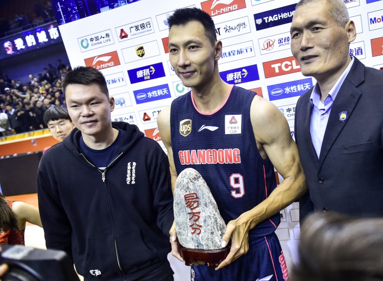 7年前的今天:广东男篮球星易建联迎来CBA万分里程碑