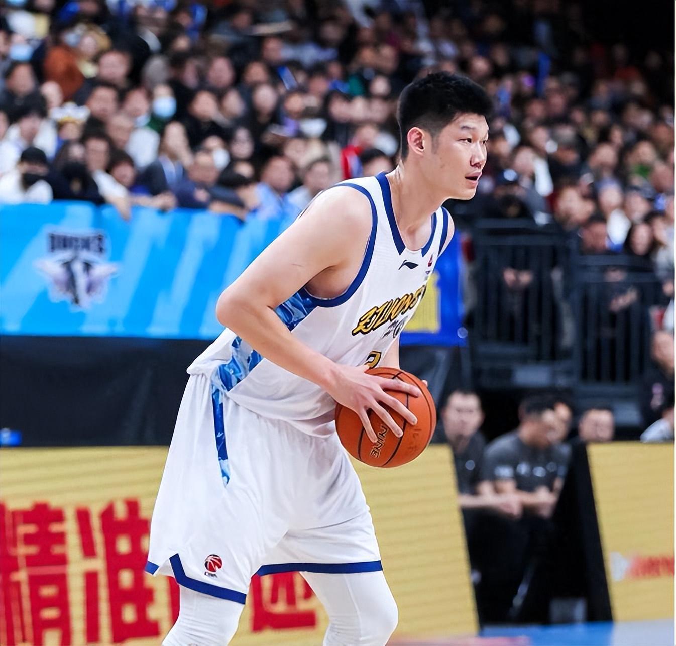 对阵卫冕冠军，上赛季垫底球队，12人上场全部得分，仅6分惜败